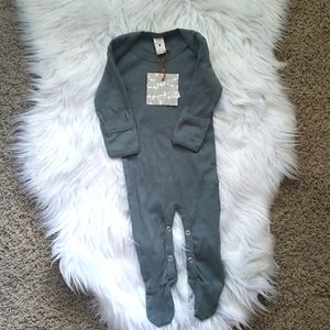 Kate quinn ribbed green footie 6-9 months